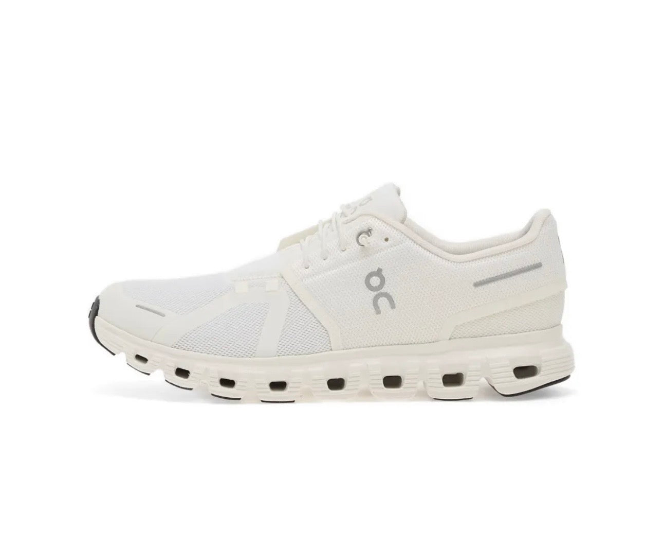 On cloud 5.0 cream - high-performance athletic footwear with advanced cushioning